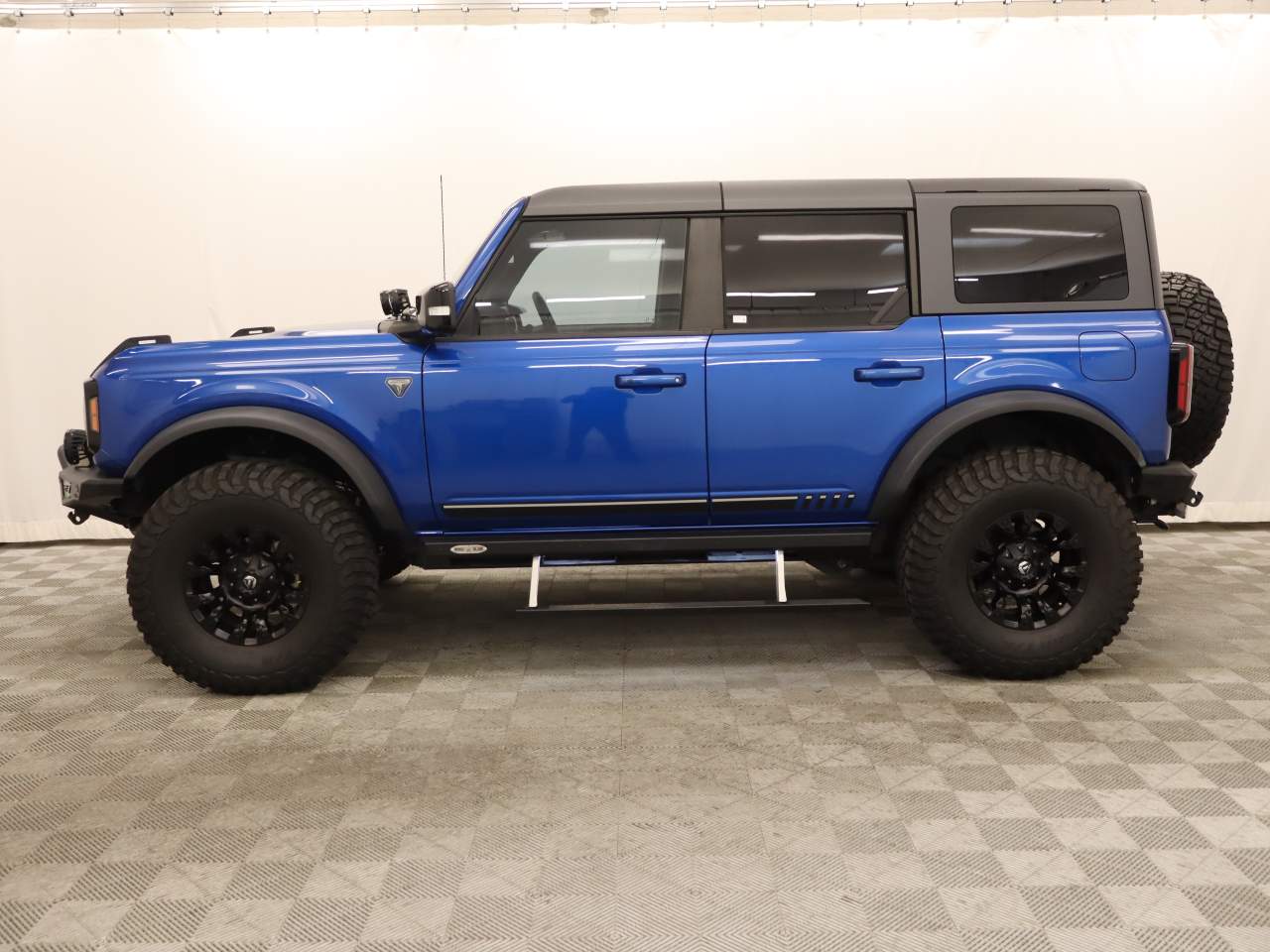 2021 Ford Bronco First Edition photo 3