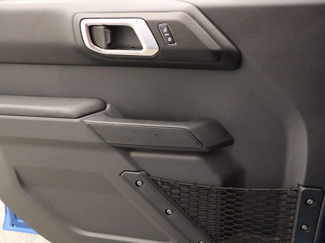 2025 Ford Bronco Badlands photo 2