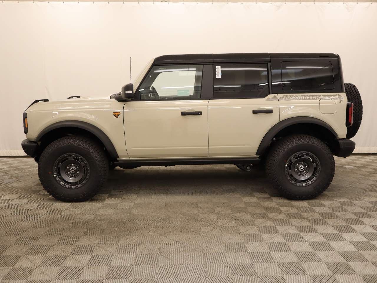 2025 Ford Bronco Badlands photo 3