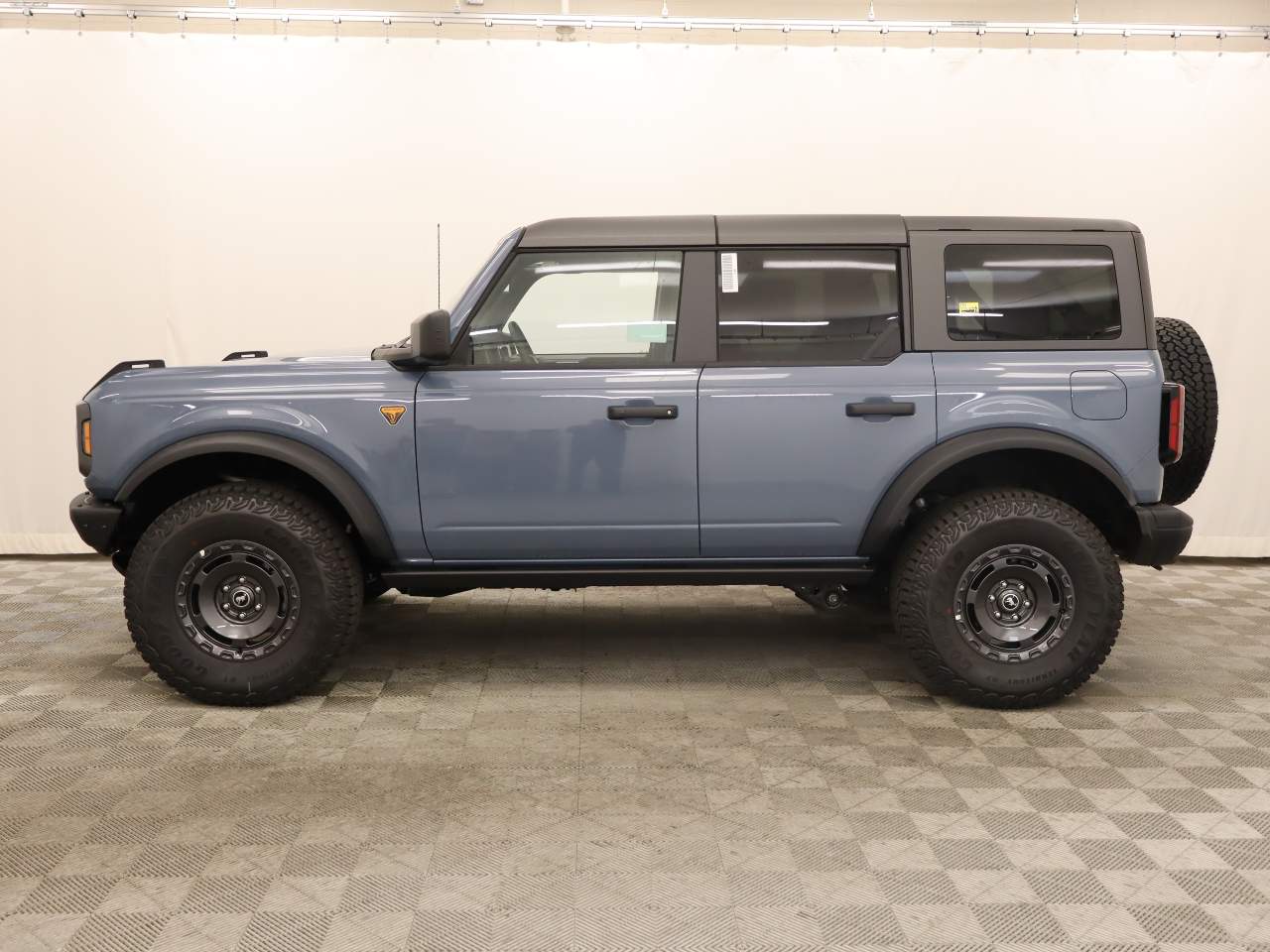 2025 Ford Bronco Badlands photo 3