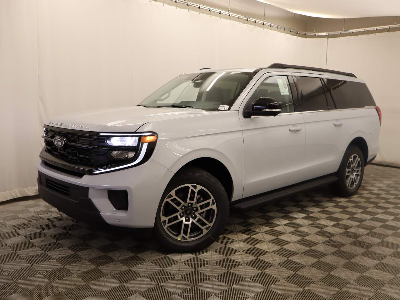 2025 Ford Expedition Active's photo