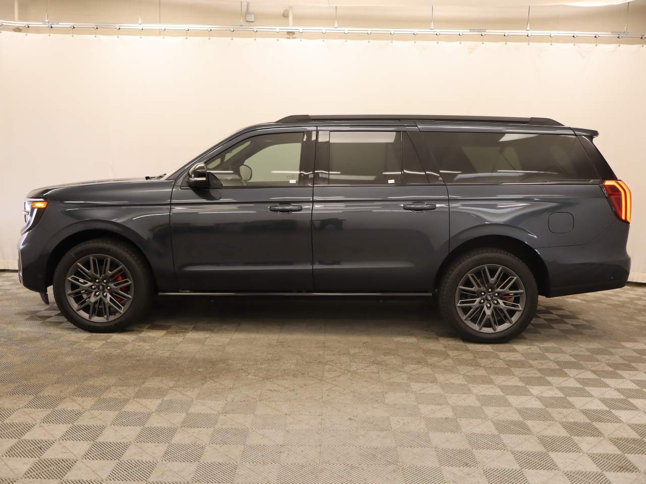 2025 Ford Expedition MAX Platinum photo 2