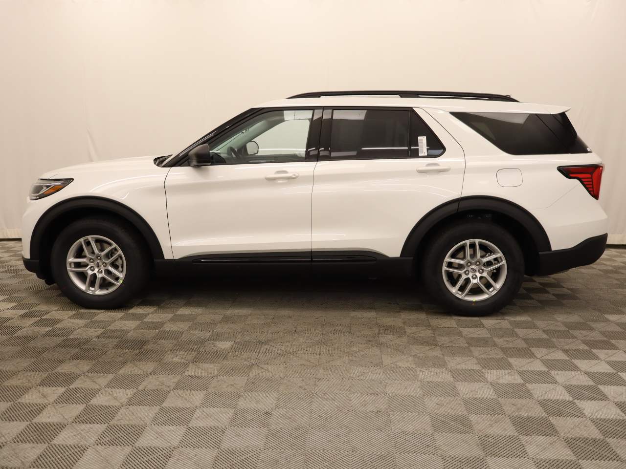 2026 Ford Explorer photo 2