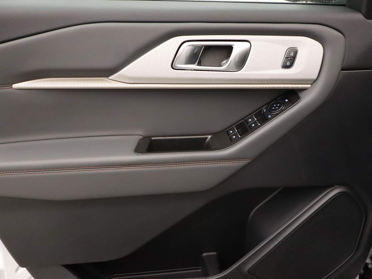 2026 Ford Explorer photo 2