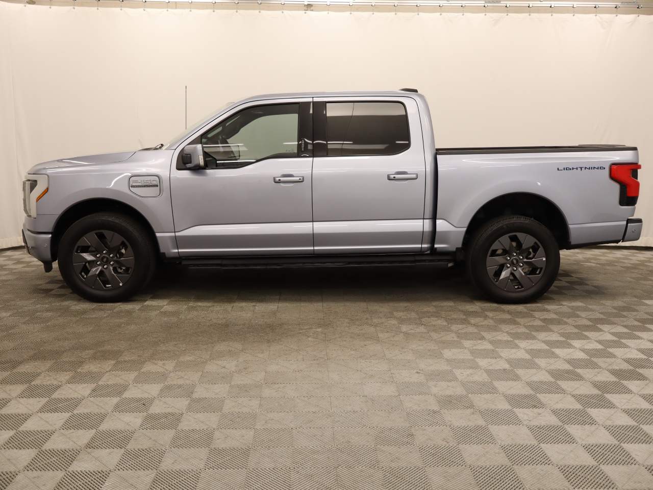 2022 Ford F-150 Lightning Platinum Crew Cab