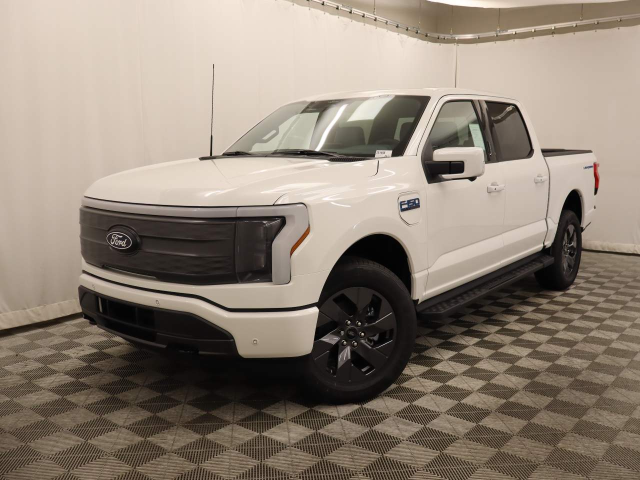 2025 Ford F-150 Lightning SuperCrew Lariat