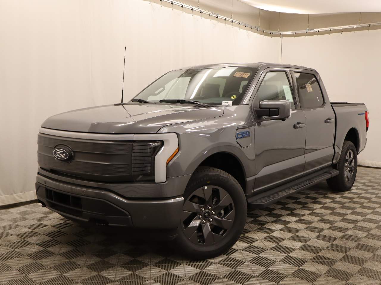 2025 Ford F-150 Lightning SuperCrew Lariat