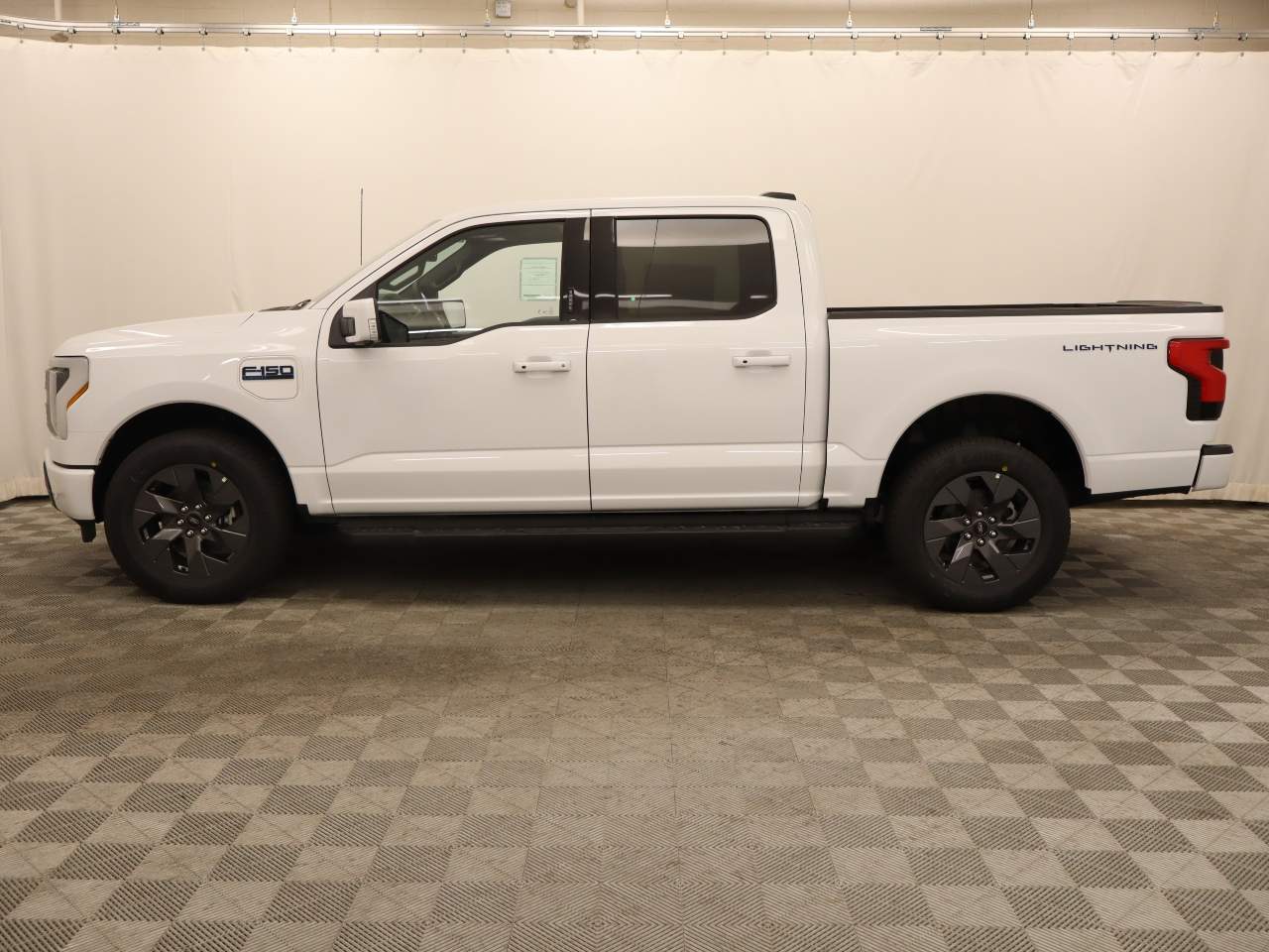 2025 Ford F-150 Lightning SuperCrew Lariat
