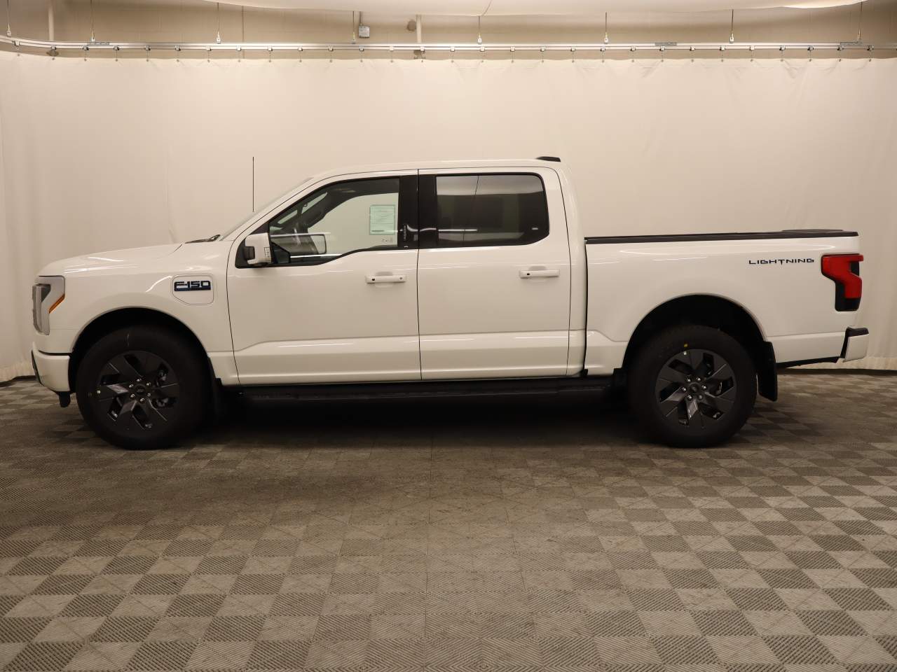 2025 Ford F-150 Lightning SuperCrew Lariat