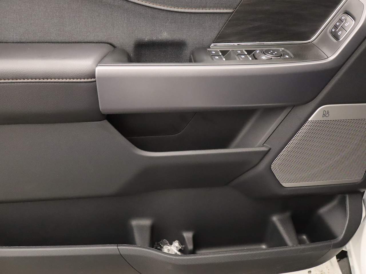 2025 Ford F-150 Lightning Lariat - Photo 18