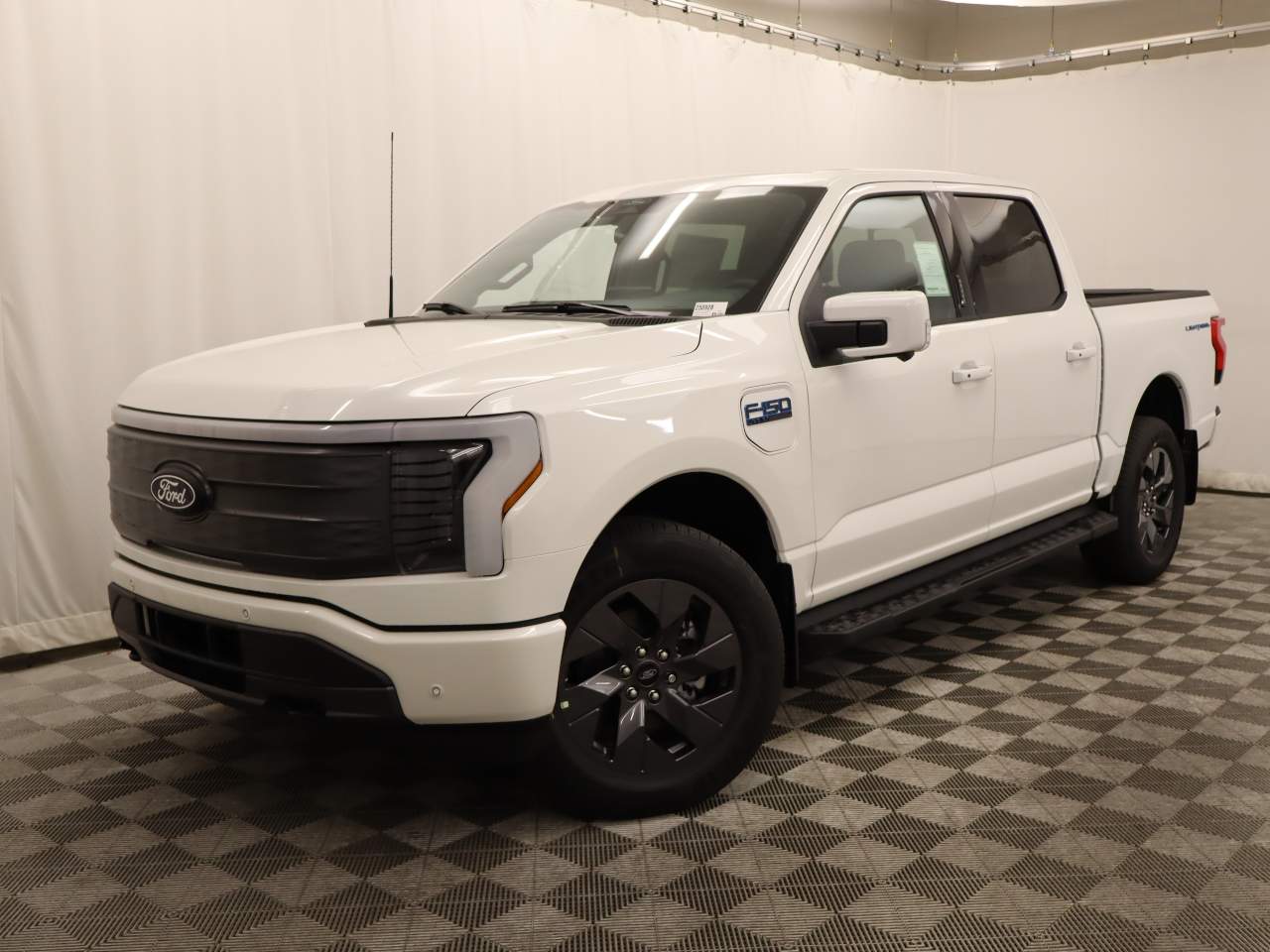 2025 Ford F-150 Lightning SuperCrew Lariat
