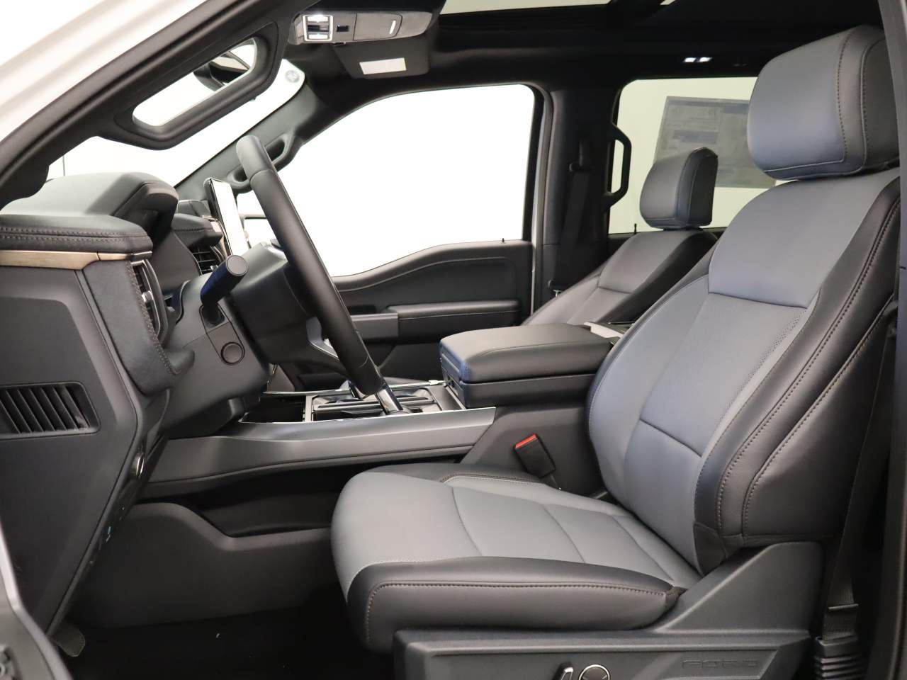2025 Ford F-150 Lightning Lariat - Photo 16
