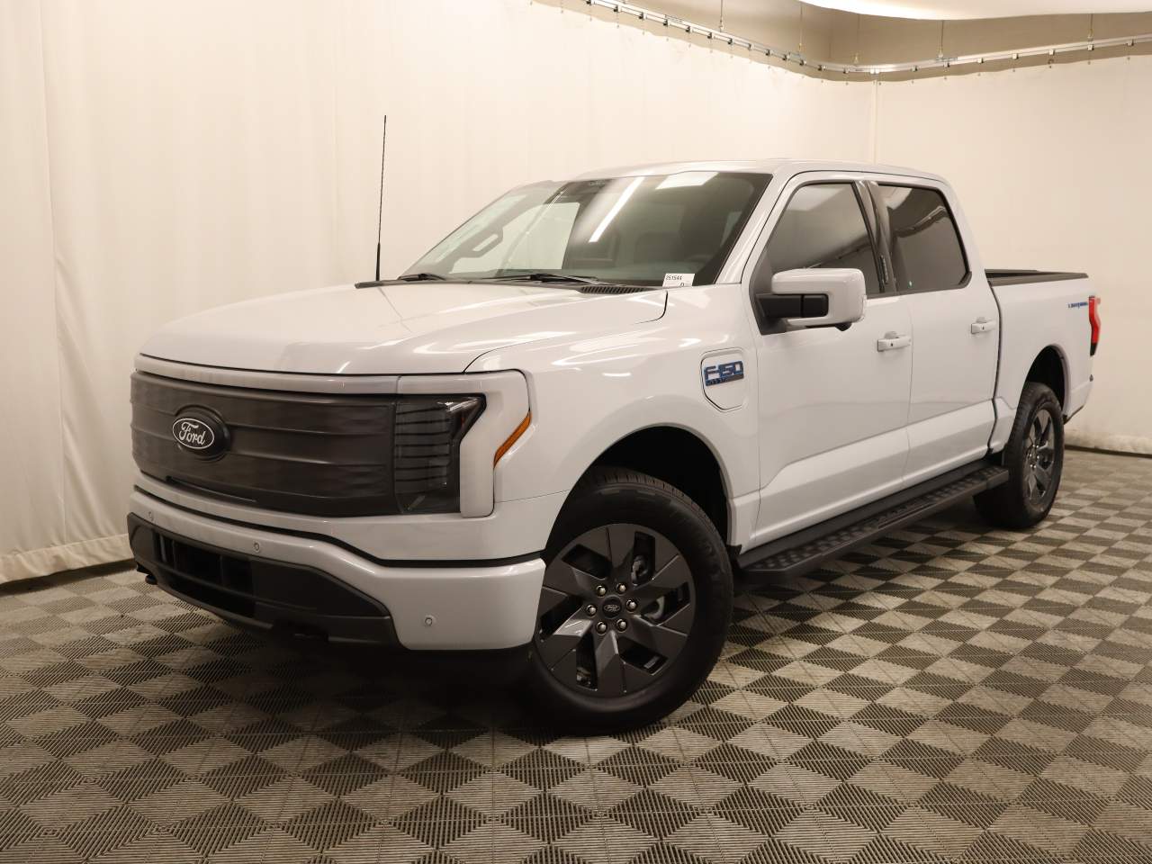 2025 Ford F-150 Lightning SuperCrew Lariat