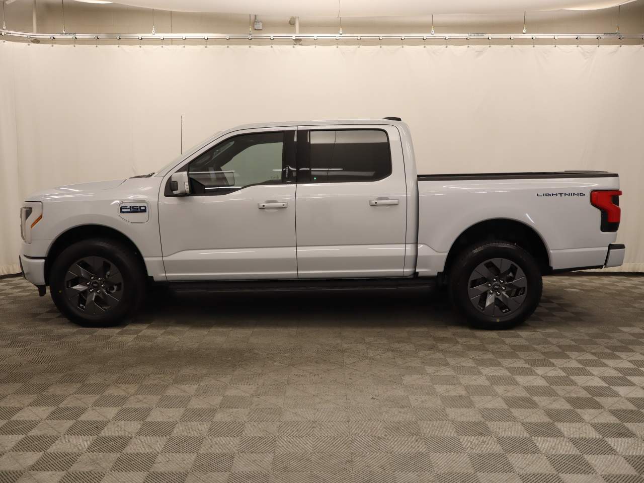 2025 Ford F-150 Lightning SuperCrew Lariat