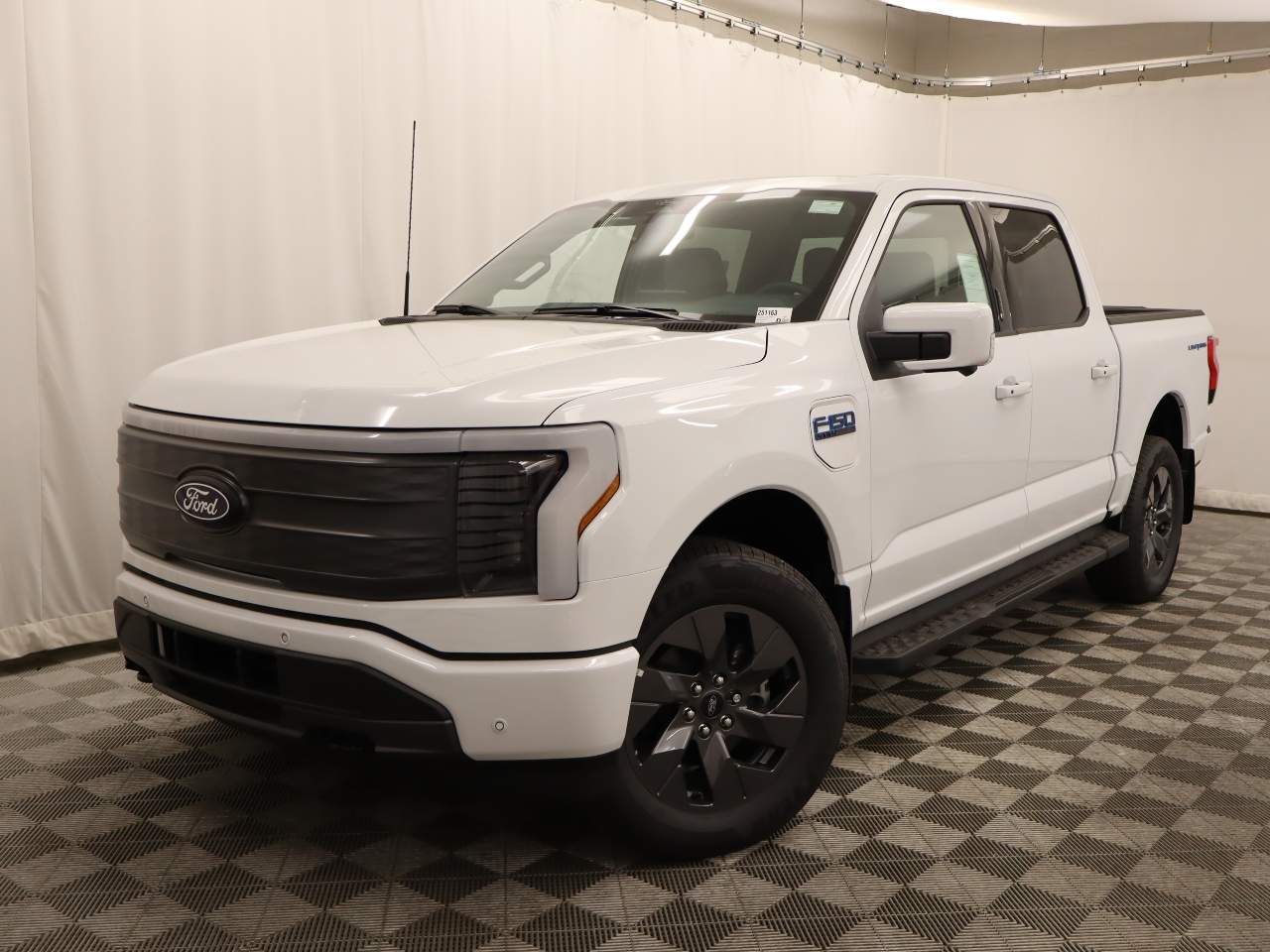 2025 Ford F-150 Lightning SuperCrew Lariat