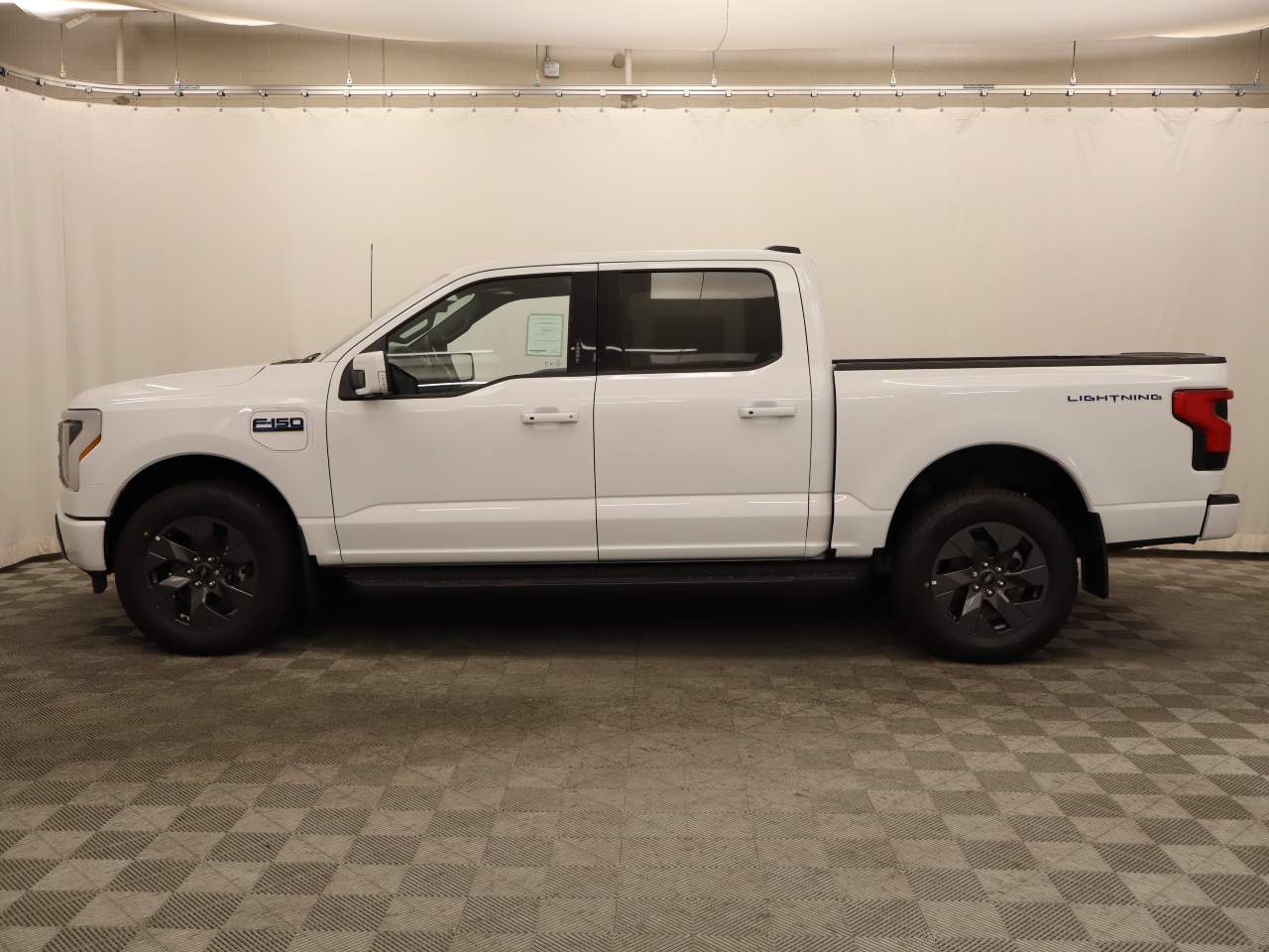 2025 Ford F-150 Lightning SuperCrew Lariat