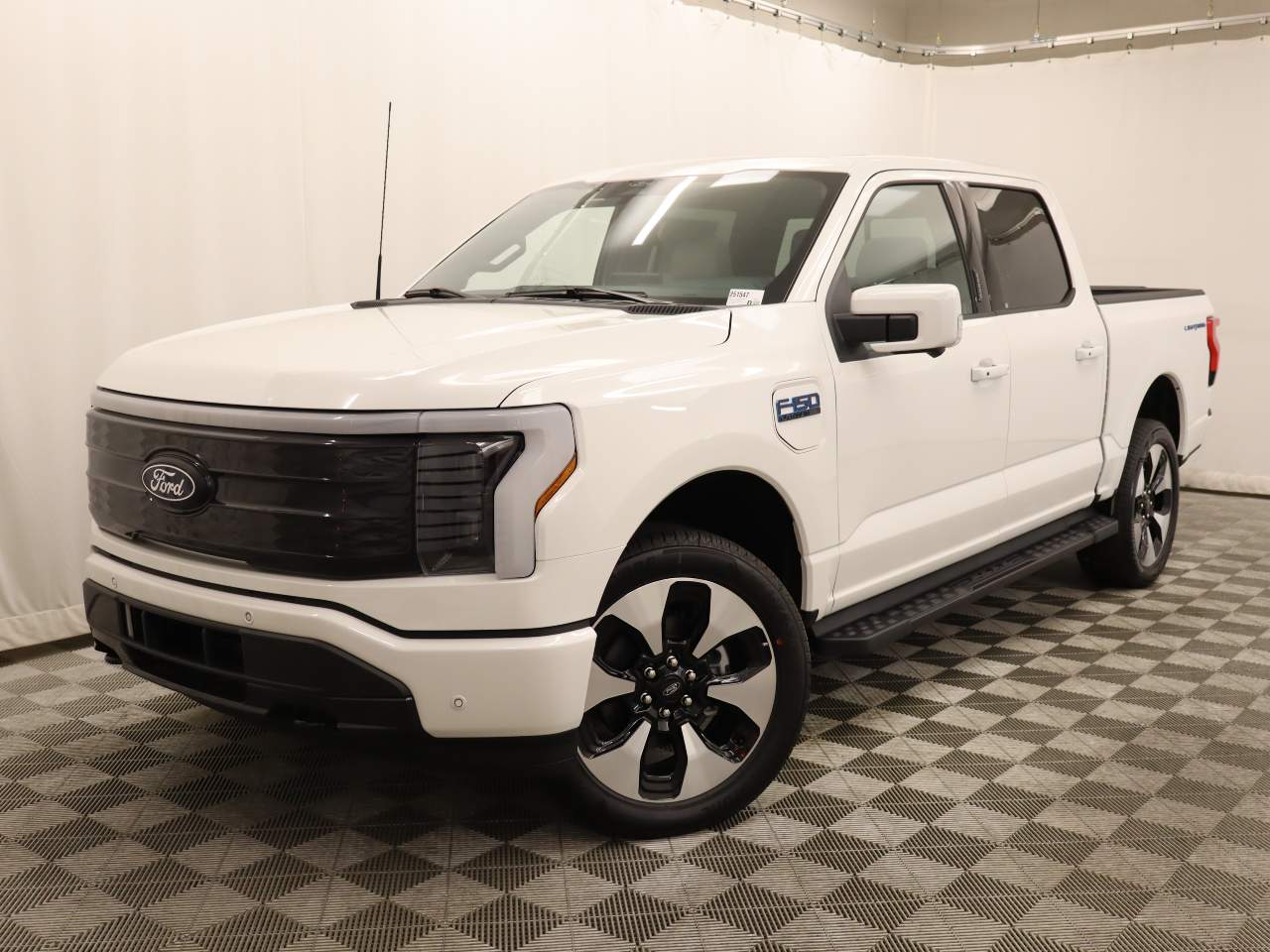 2025 Ford F-150 Lightning SuperCrew Platinum