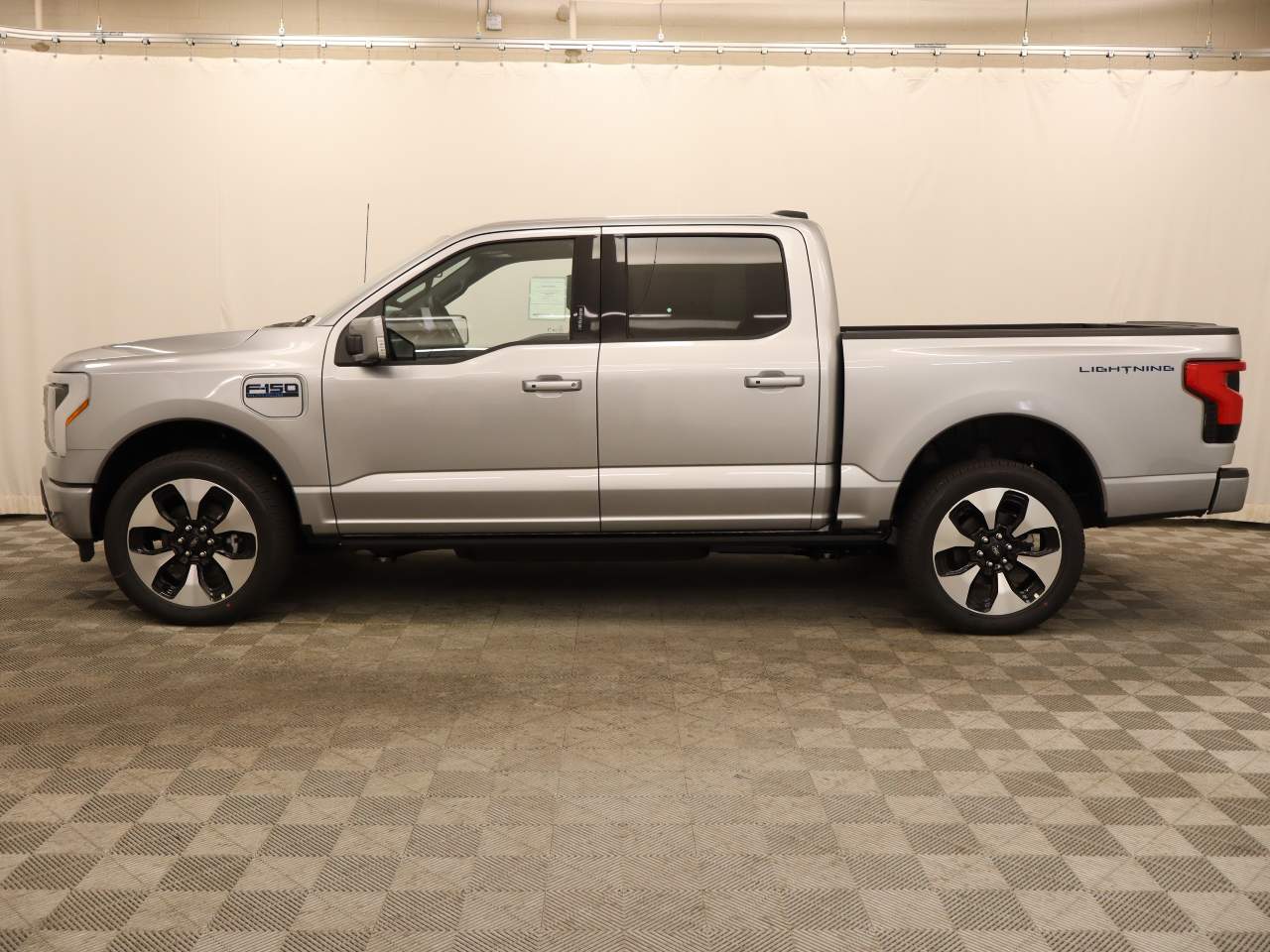 2025 Ford F-150 Lightning SuperCrew Platinum