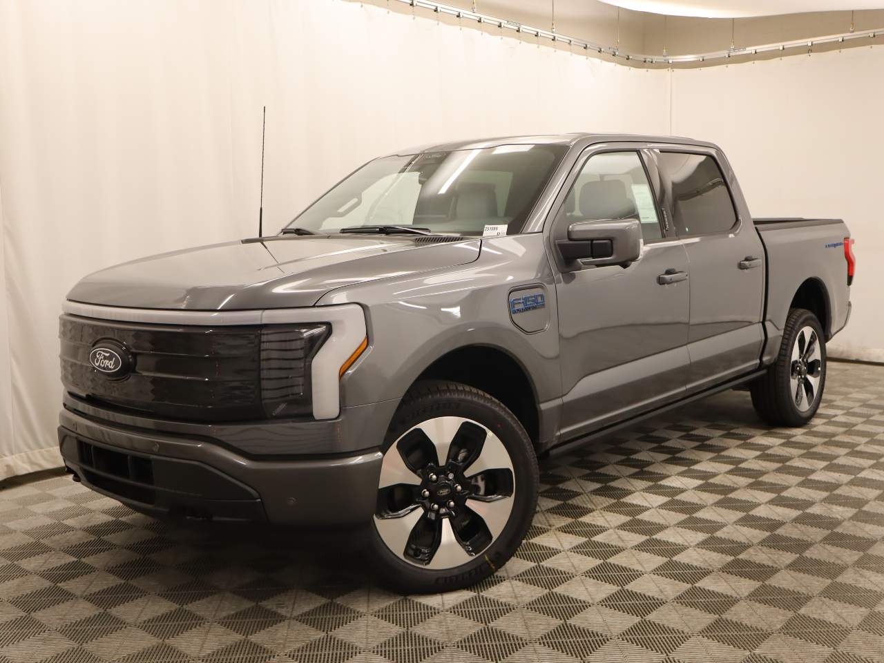 2025 Ford F-150 Lightning SuperCrew Platinum