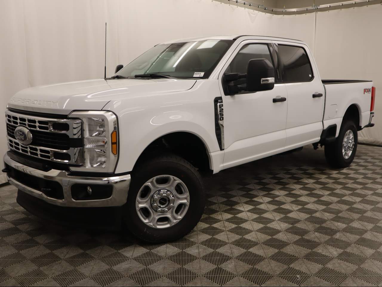 2024 Ford F-250 Super Duty XLT Crew Cab