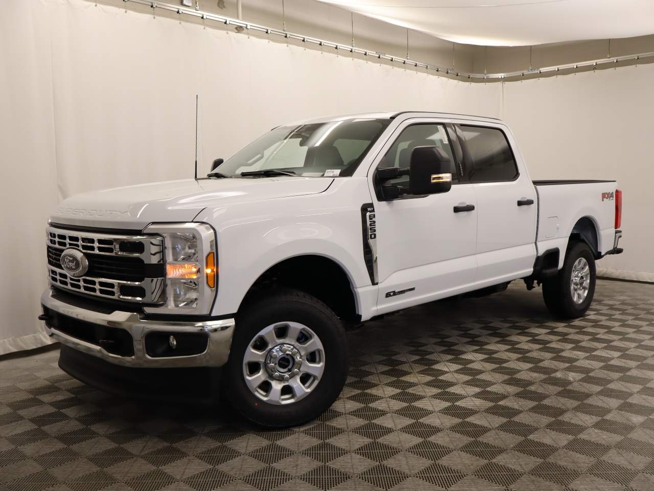 2024 Ford F-250 Super Duty Crew Cab XLT