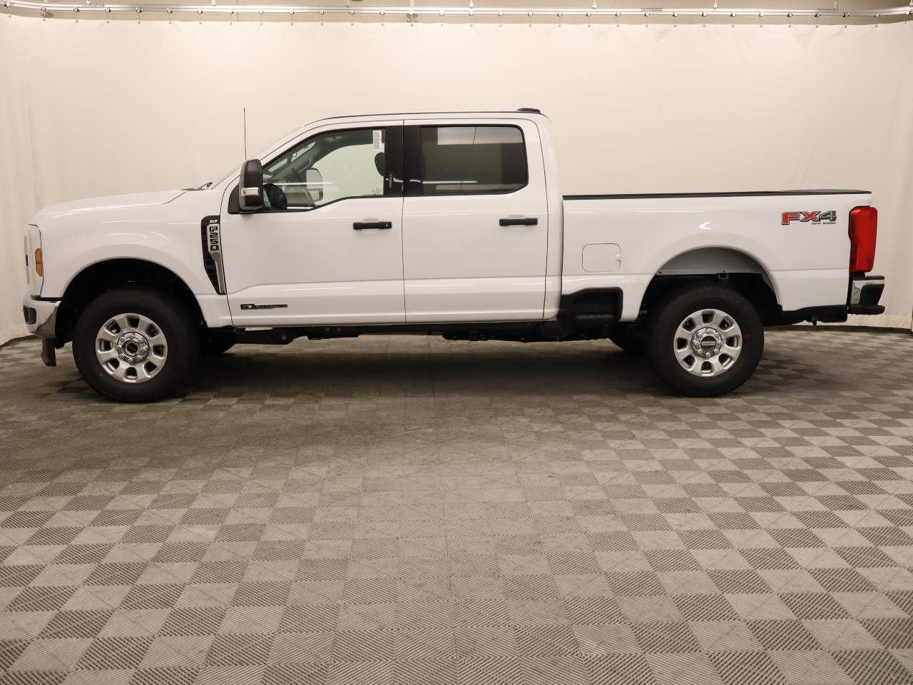 2024 Ford F-250 Super Duty Crew Cab XLT