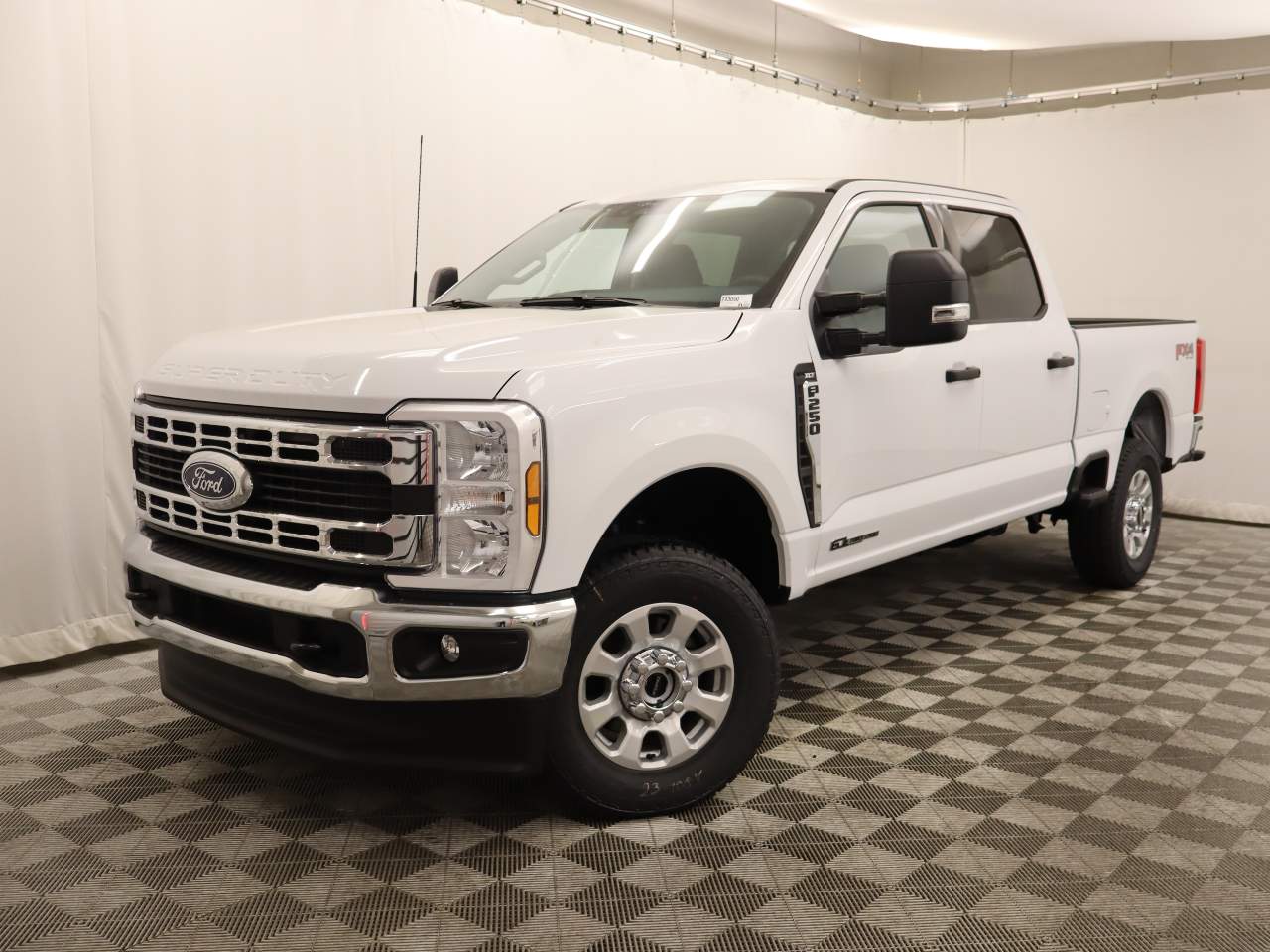 2024 Ford F-250 Super Duty Crew Cab XLT