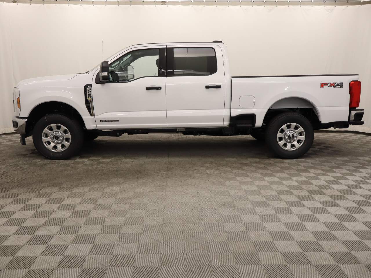 2024 Ford F-250 Super Duty Crew Cab XLT