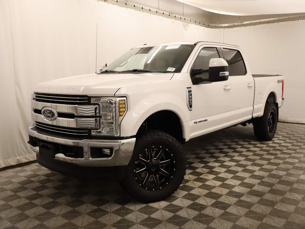 White Platinum Metallic Tri-Coat 2018 Ford F-250 Super Duty Pickup Truck Four-Wheel Drive 6-Speed Automatic