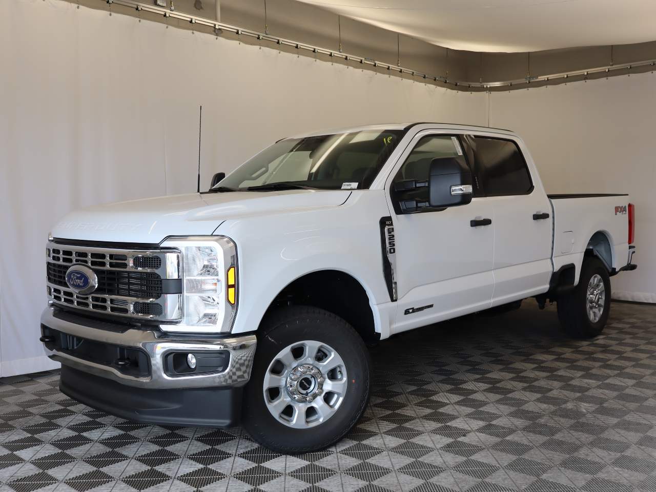 2024 Ford F-250 Super Duty Crew Cab XLT