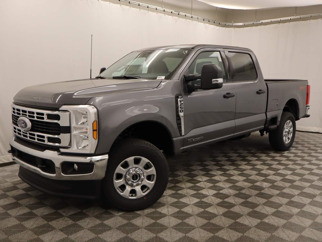 2024 Ford F-250 Super Duty Crew Cab XLT