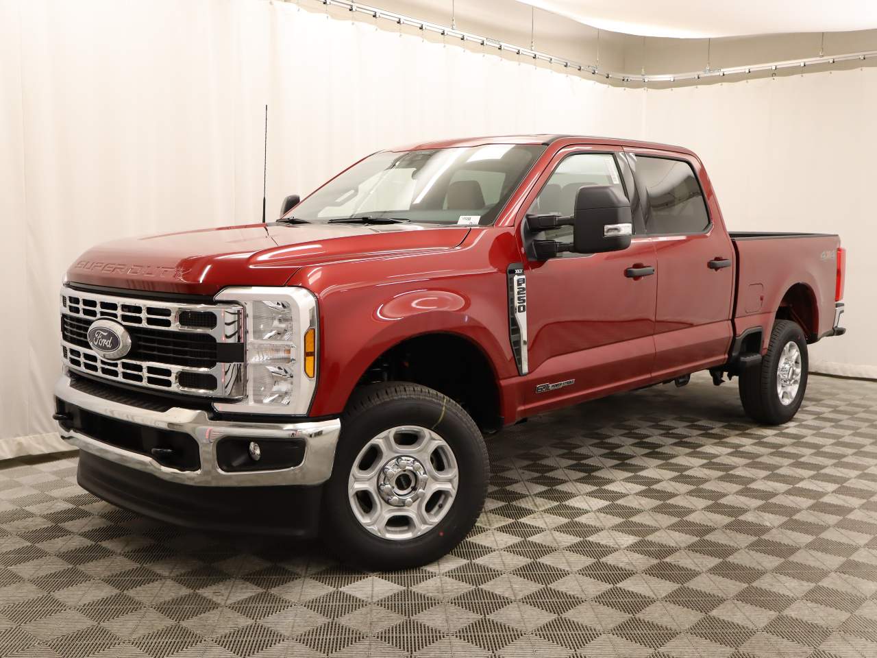 2025 Ford F-250 Super Duty Crew Cab XLT