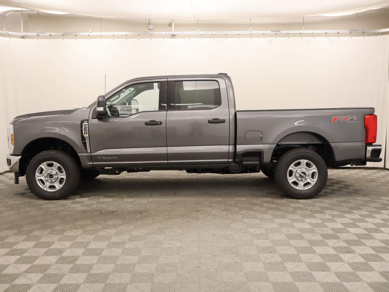 2025 Ford F-250 Super Duty Crew Cab XLT
