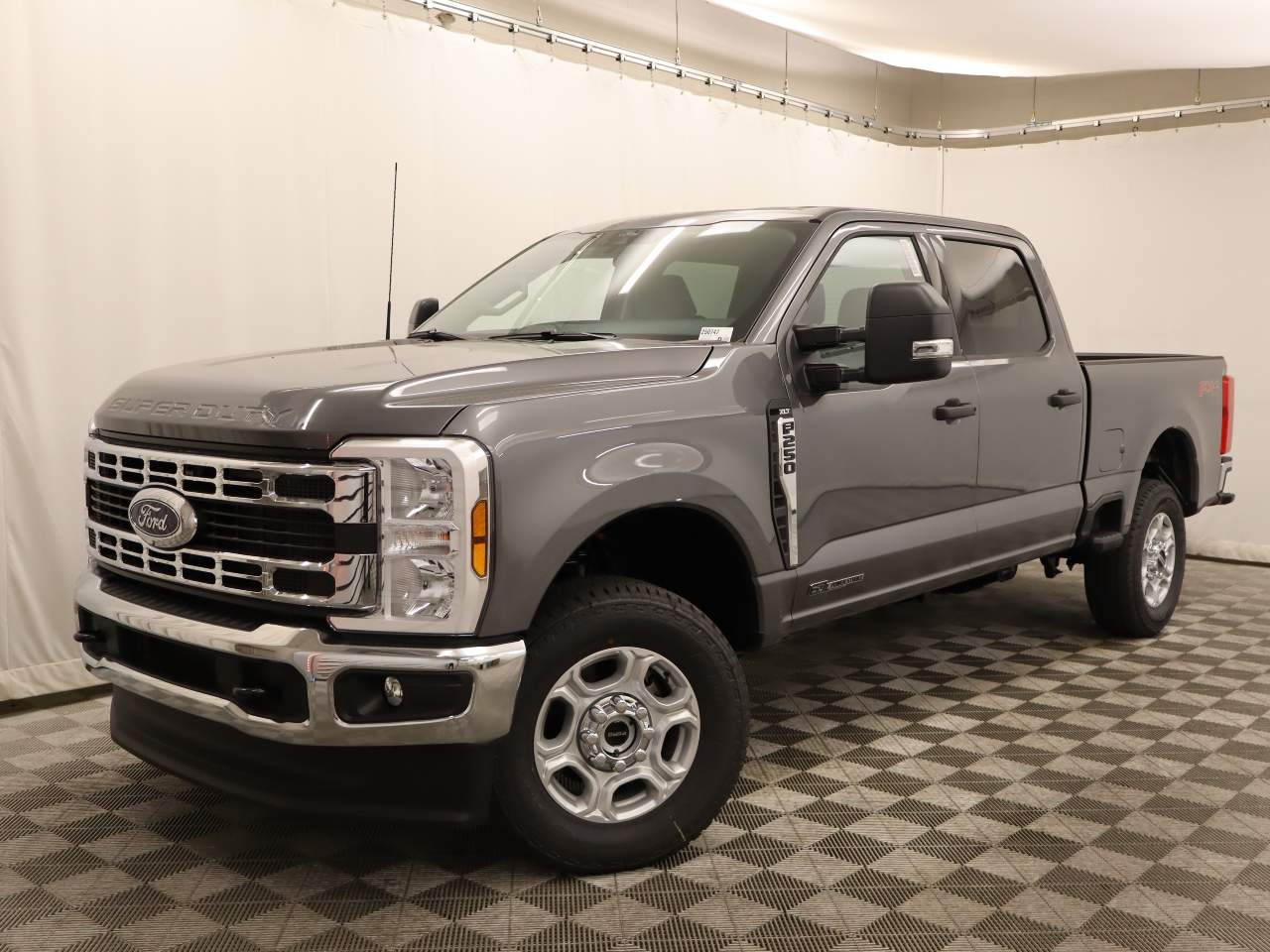 2025 Ford F-250 Super Duty Crew Cab XLT