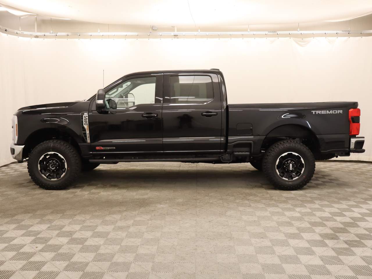 2027 Ford F-250 Super Duty Crew Cab XLT