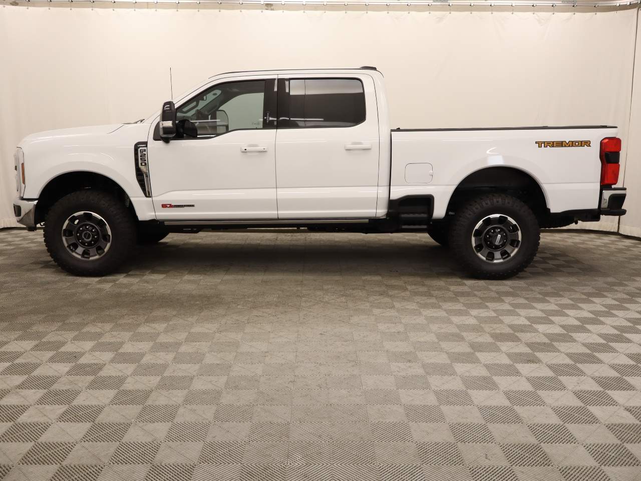 2024 Ford F-250 Lariat photo 2