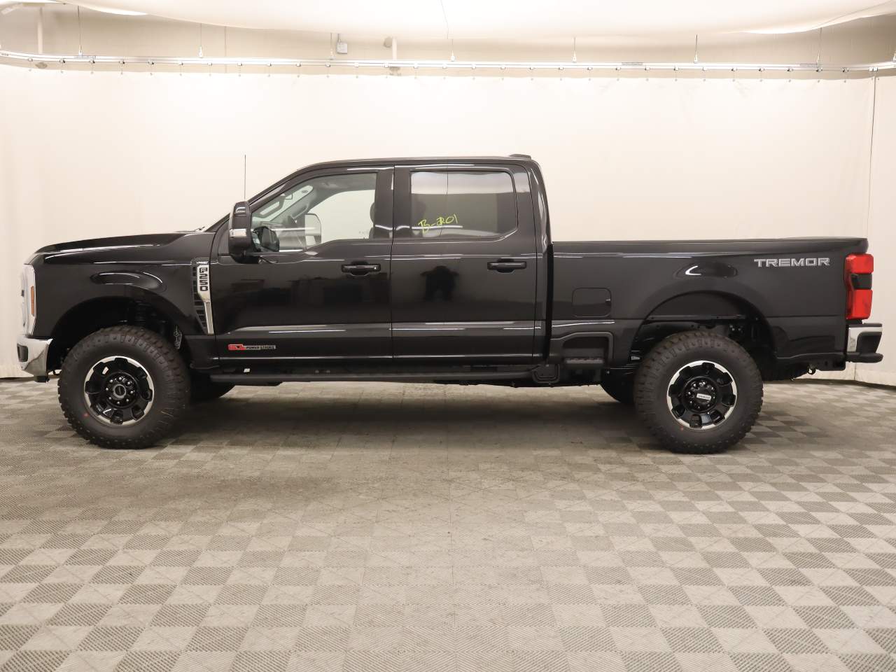 2025 Ford F-250 Super Duty Crew Cab Lariat