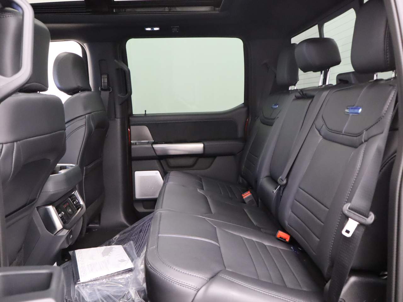 2026 Ford F-250 Super Duty Platinum - Photo 16