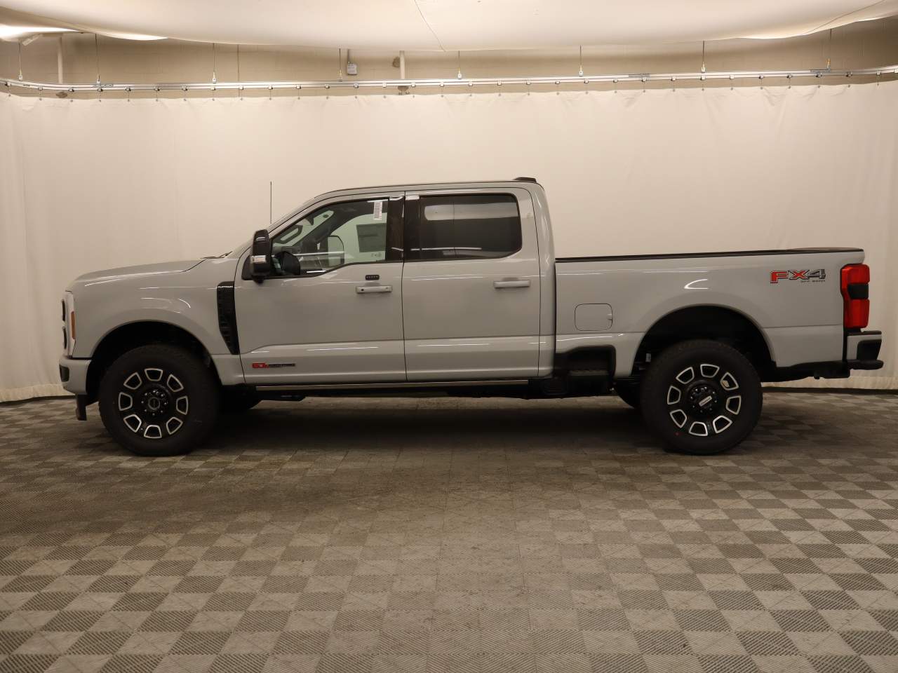 2025 Ford F-250 Super Duty Crew Cab XL