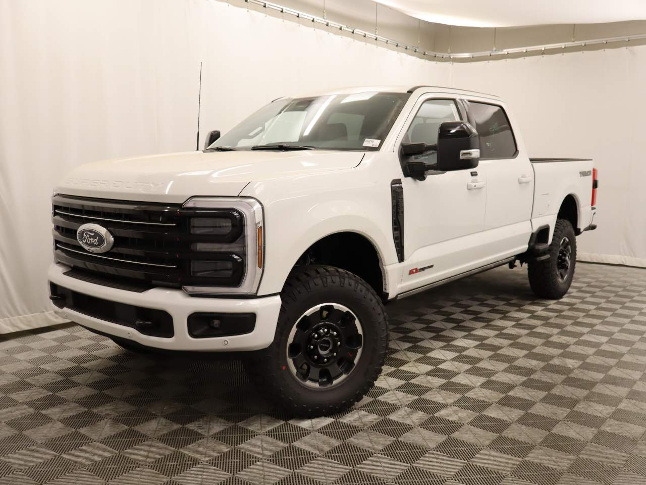 2025 Ford F-250 Super Duty Crew Cab Platinum