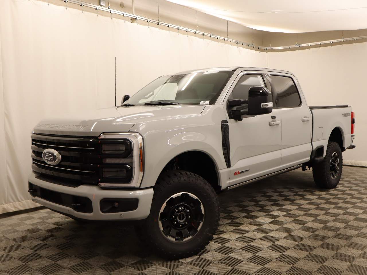2025 Ford F-250 Super Duty Crew Cab Platinum