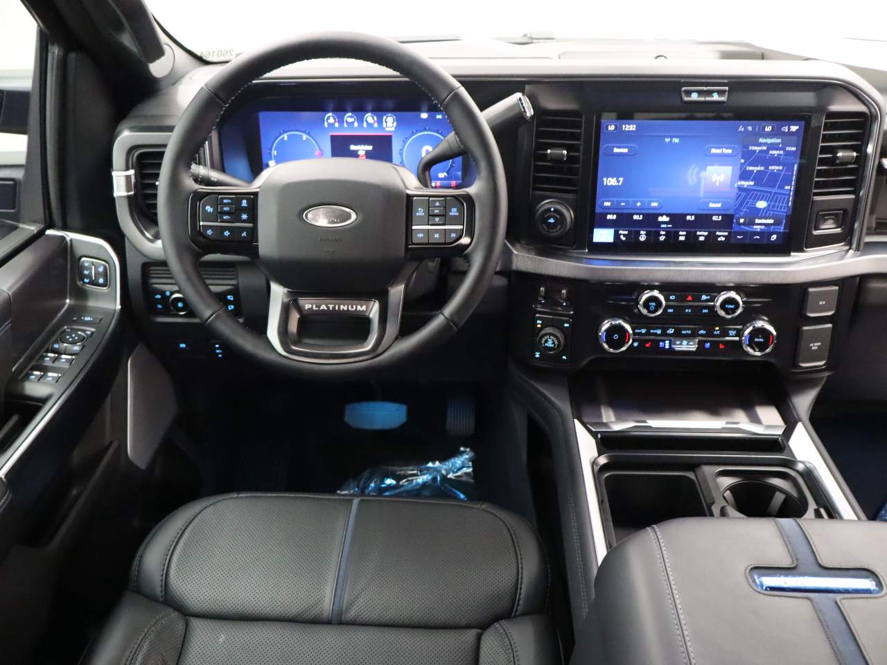 2026 Ford F-250 Super Duty Platinum - Photo 14