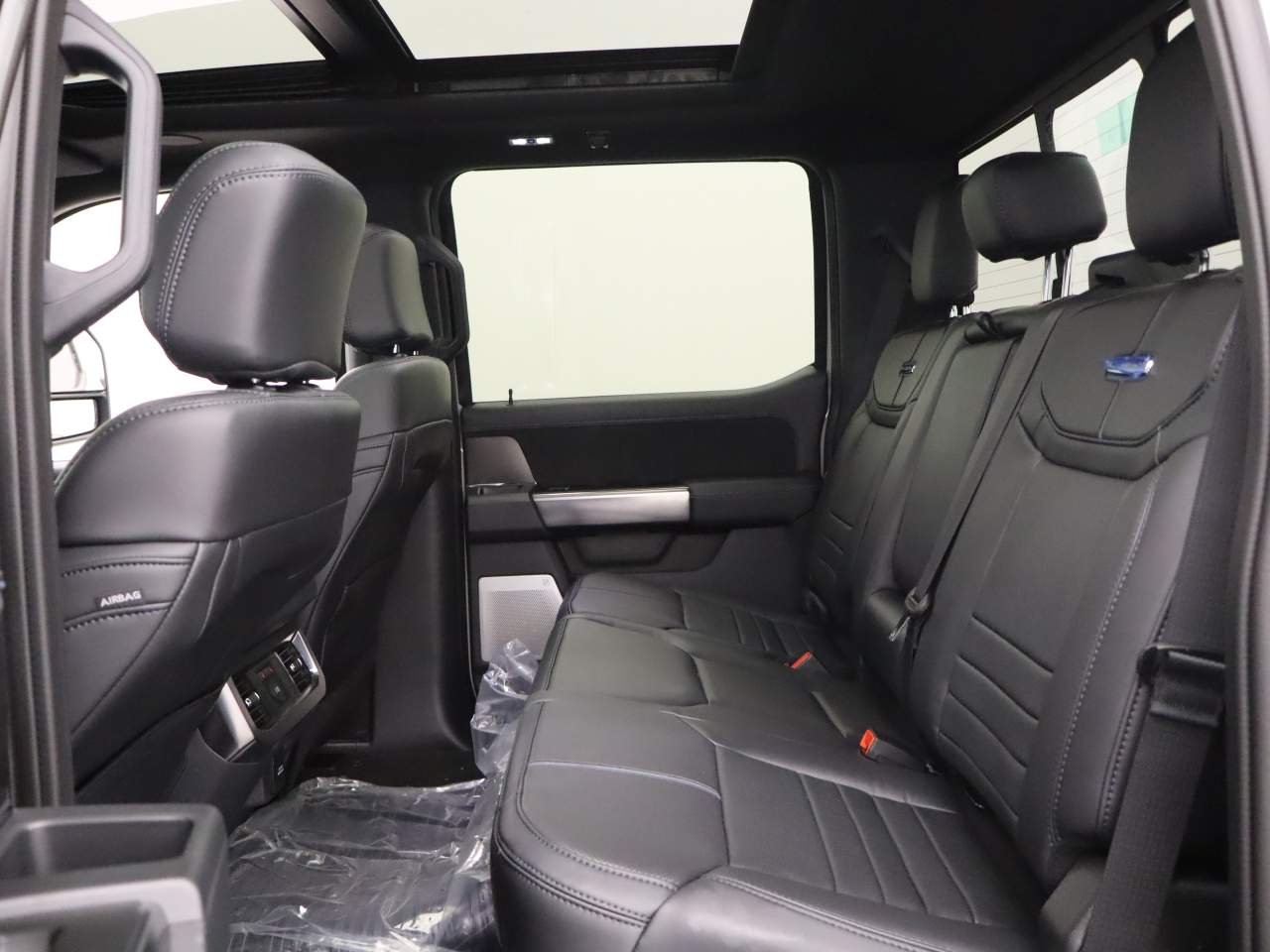 2026 Ford F-250 Super Duty Platinum - Photo 17