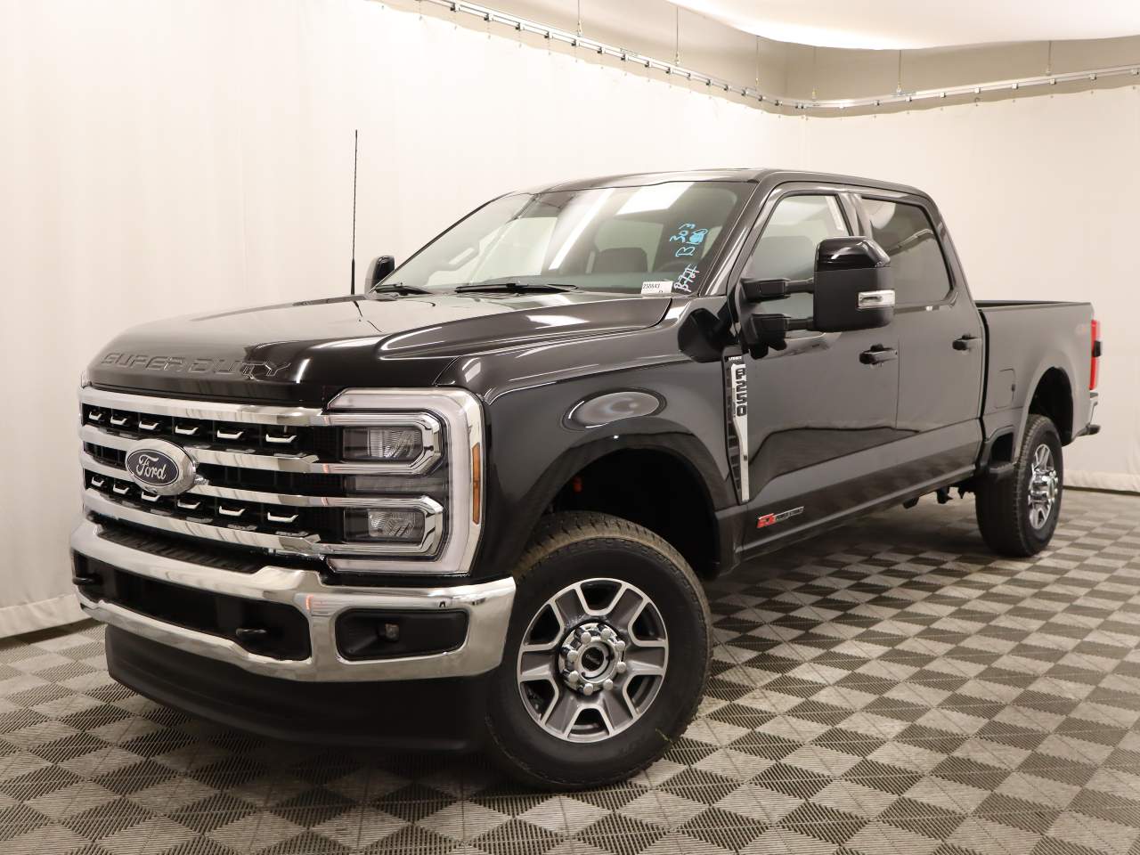 2025 Ford F-250 Super Duty Crew Cab Lariat