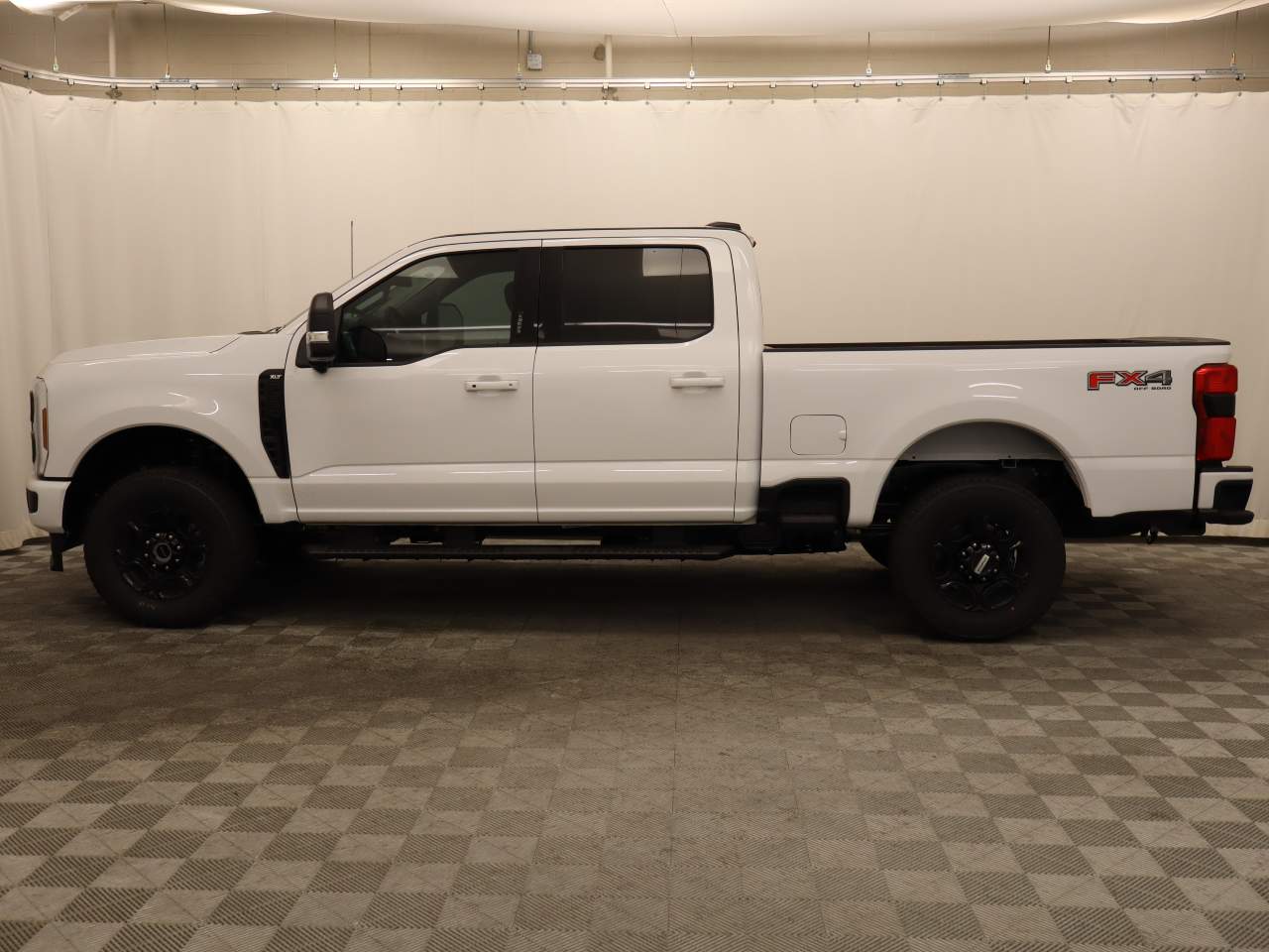 2024 Ford F-250 Super Duty Crew Cab XLT