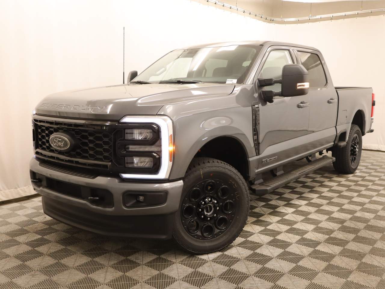 2025 Ford F-250 Super Duty Crew Cab XLT