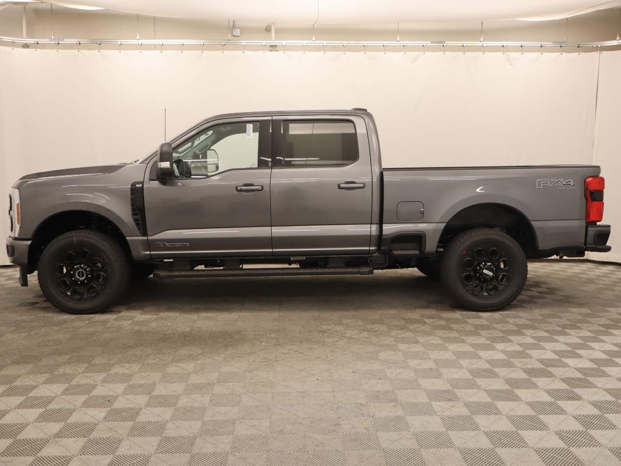 2025 Ford F-250 Super Duty Crew Cab XLT