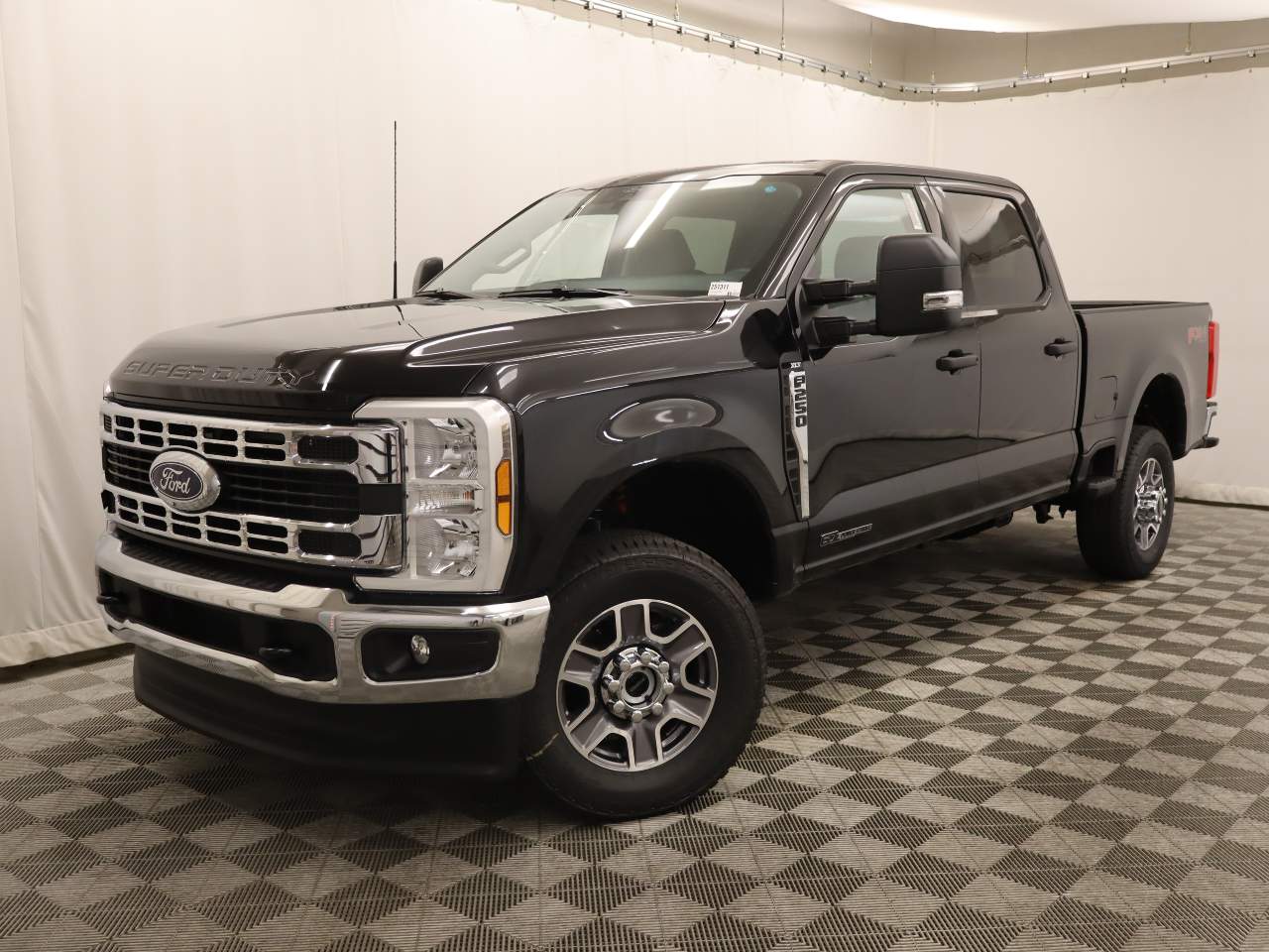 2025 Ford F-250 Super Duty Crew Cab XLT