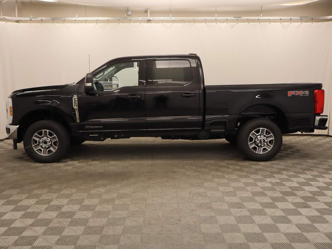2025 Ford F-250 Super Duty Crew Cab XLT
