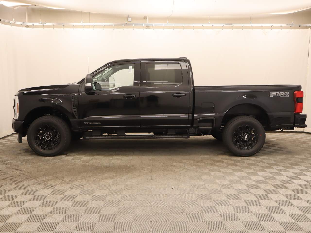 2025 Ford F-250 Super Duty Crew Cab XLT